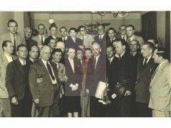 15.09.1964, Fawley Court, Anglia, Wielka Brytania.
Spotkanie byłego Komendanta Armii Krajowej i członka Rady Trzech gen. Tadeusza Bora-Komorowskiego (stoi w pierwszym rzędzie 4.z lewej) z byłymi żołnierzami AK w siedzibie Szkoły Zgromadzenia Ojców Marianów.
Fot. NN, Studium Polski Podziemnej w Londynie