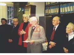 Prawdopodobnie 1998, Londyn, Anglia, Wielka Brytania.
Członkowie Koła byłych Żołnierzy Armii Krajowej podczas spotkania opłatkowego w siedzibie Studium Polski Podziemnej.
Fot. NN, Studium Polski Podziemnej w Londynie

