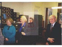 Prawdopodobnie 1998, Londyn, Anglia, Wielka Brytania.
Członkowie Koła byłych Żołnierzy Armii Krajowej oraz pracownicy Studium Polski Podziemnej podczas spotkania opłatkowego w siedzibie SPP.
Fot. NN, Studium Polski Podziemnej w Londynie