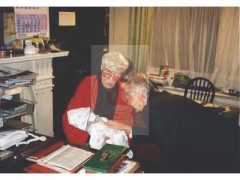 Prawdopodobnie 1998, Londyn, Anglia, Wielka Brytania.
Członkowie Koła byłych Żołnierzy Armii Krajowej oraz pracownicy Studium Polski Podziemnej podczas spotkania opłatkowego w siedzibie SPP.
Fot. NN, Studium Polski Podziemnej w Londynie