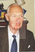 Prawdopodobnie 1998, Londyn, Anglia, Wielka Brytania.
Leonard Jastrzębski (1912-2005) - były żołnierz Armii Krajowej, powstaniec warszawski. Od 1986 r. prezes i wydawca 