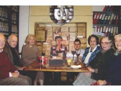 Lata 90, Londyn, Anglia, Wielka Brytania.
Pracownicy i wolontariusze Studium Polski Podziemnej w siedzibie archiwum przy Leopold Road w dzielnicy Ealing.
Fot. NN, Studium Polski Podziemnej w Londynie

