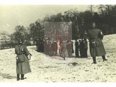 18.12.1939, Uzbornia k. Bochni, Generalne Gubernatorstwo.
Egzekucja 52 osób z Bochni i okolic. Została wykonana przez hitlerowców w odwecie za napad Jarosława Krzyszkowskiego i Fryderyka Piątkowskiego na posterunek policji niemieckiej. 
Fot. NN, Studium Polski Podziemnej w Londynie