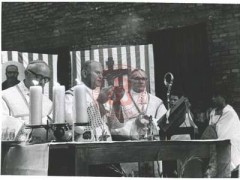 14.08.1972, Oświęcim, woj. krakowskie, Polska.
Kardynał Karol Wojtyła odprawia mszę świętą w niemieckim obozie Auschwitz-Birkenu, poświęconą pamięci ojca Maksymiliana Colbe. 
Fot. NN, Studium Polski Podziemnej w Londynie