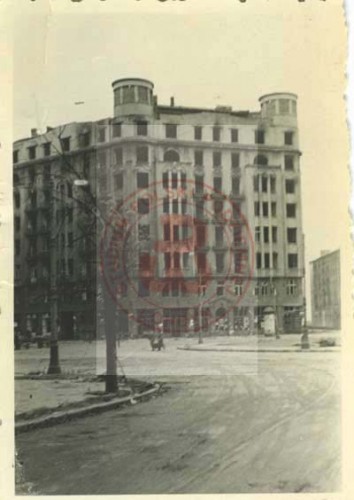 29.10.1944, Warszawa, Generalne Gubernatorstwo.
Zniszczona w czasie powstania warszawskiego kamienica Jana Łaskiego przy Placu Unii Lubelskiej.
Fot. NN, zbiór Heinza Kornera, Studium Polski Podziemnej w Londynie