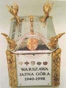 1998, Częstochowa, Polska.
Urna z ziemią przekazana klasztorowi na Jasnej Górze przez środowiska kombatanckie Armii Krajowej na emigracji.
Fot. NN, Studium Polski Podziemnej w Londynie