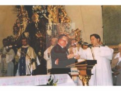1998, Częstochowa, Polska.
Poświęcenie urny z ziemią ufundowaną przez środowiska kombatanckie Armii Krajowej na emigracji i przekazaną klasztorowi na Jasnej Górze.
Fot. NN, Studium Polski Podziemnej w Londynie