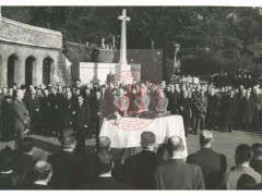 24.10.1941, Londyn, Anglia, Wielka Brytania.
Pogrzeb ministra sprawiedliwości Hermana Liebermana na cmentarzu Highgate. W uroczystości bierze udział premier RP i Naczelny Wódz Polskich Sił Zbrojnych na Zachodzie gen. Władysław Sikorski (stoi 1. z lewej). 
Fot. NN, Studium Polski Podziemnej w Londynie