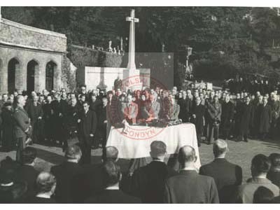 24.10.1941, Londyn, Anglia, Wielka Brytania.
Pogrzeb ministra sprawiedliwości Hermana Liebermana na cmentarzu Highgate. W uroczystości bierze udział premier RP i Naczelny Wódz Polskich Sił Zbrojnych na Zachodzie gen. Władysław Sikorski (stoi 1. z lewej). 
Fot. NN, Studium Polski Podziemnej w Londynie