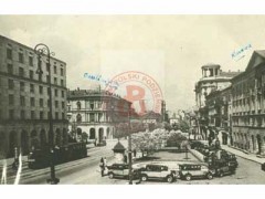 Lata 30, Warszawa, Polska.
Krakowskie Przedmieście. Na dalszym planie widoczny hotel Bristol.  
Fot. NN, Studium Polski Podziemnej w Londynie
