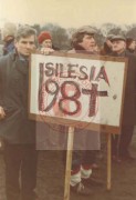 Grudzień 1981, Londyn, Anglia, Wielka Brytania.
Środowisko emigracyjne protestuje przeciwko wprowadzeniu w Polsce stanu wojennego przez rząd gen. Wojciecha Jaruzelskiego. 
Fot. NN, Studium Polski Podziemnej w Londynie
