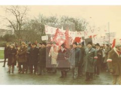 Grudzień 1981, Londyn, Anglia, Wielka Brytania.
Demonstracja zorganizowana przez Polonię w związku z wprowadzeniem w Polsce stanu wojennego przez rząd gen. Wojciecha Jaruzelskiego. 
Fot. NN, Studium Polski Podziemnej w Londynie