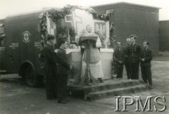 15.08.1942, Bramcote, Anglia, Wielka Brytania.
Polskie Siły Powietrzne w Wielkiej Brytanii, Święto Żołnierza Polskiego, msza polowa.
Fot. NN, Instytut Polski im. Gen. Sikorskiego w Londynie [Kolekcja mjr Piotra Dudzińskiego, dowódcy 304 Dywizjonu Bombowego 