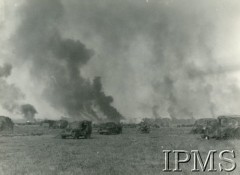 1944-1945, brak miejsca.
I Dywizja Pancerna na polu walki, na pierwszym planie zamaskowany sprzęt bojowy.
Fot. NN, Instytut Polski i Muzeum im. gen. Sikorskiego w Londynie
