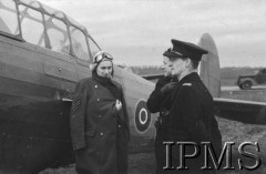 12.02.1943, Wielka Brytania.
Pilot Pomocniczej Służby Transportowej RAF (ATA) podporucznik Jadwiga Piłsudska z korespondentką wojskową Tomaszewską i angielskim pilotem.
Fot. NN, Instytut Polski i Muzeum im. gen. Sikorskiego w Londynie