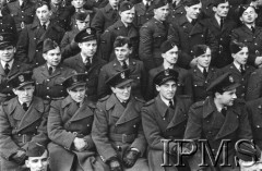23.02.1943, Hutton Cranswick, Anglia, Wielka Brytania.
Święto 316 Dywizjonu Myśliwskiego, fotografia grupowa. W pierwszym rzędzie siedzą od lewej: Józef Kowalski, Jerzy Szymankiewicz, NN, por. Władysław Gnyś.
Fot. NN, Instytut Polski i Muzeum im. gen. Sikorskiego w Londynie