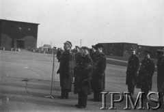 06.03.1943, Hemswell, Anglia, Wielka Brytania.
Wizyta Naczelnego Wodza Polskich Sił Zbrojnych generała Władysława Sikorskiego w Dywizjonach Bombowych 300 i 301. Generał przemawia do lotników.
Fot. NN, Instytut Polski i Muzeum im. gen. Sikorskiego w Londynie