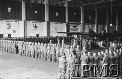 26.06.1943, Hemswell, Anglia, Wielka Brytania.
Święto jednego z dywizjonów bombowych. Nabożeństwo w hangarze.
Fot. NN, Instytut Polski i Muzeum im. gen. Sikorskiego w Londynie