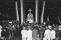 26.06.1943, Hemswell, Anglia, Wielka Brytania.
Święto jednego z dywizjonów bombowych. Nabożeństwo w hangarze.
Fot. NN, Instytut Polski i Muzeum im. gen. Sikorskiego w Londynie