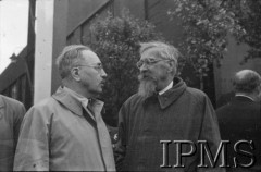 24.06.1943, Hemswell, Anglia, Wielka Brytania.
Święto jednego z dywizjonów bombowych. Minister Stanisław Kot (minister informacji i dokumentacji) ze Stanisławem Grabskim (przewodniczacy Rady Narodowej).
Fot. NN, Instytut Polski i Muzeum im. gen. Sikorskiego w Londynie