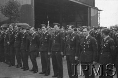 24.06.1943, Hemswell, Anglia, Wielka Brytania.
Święto jednego z dywizjonów bombowych, lotnicy po dekoracji Krzyżami Virtuti Militari.
Fot. NN, Instytut Polski i Muzeum im. gen. Sikorskiego w Londynie