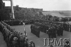 24.06.1943, Hemswell, Anglia, Wielka Brytania.
Święto jednego z dywizjonów bombowych, lotnicy na placu zbiórek.
Fot. NN, Instytut Polski i Muzeum im. gen. Sikorskiego w Londynie