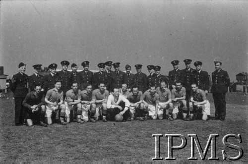 3.05.1943, Seeland, Anglia, Wielka Bytania.
Lotnicze warszaty naprawcze. Drużyna piłki nożnej.
Fot. NN, Instytut Polski i Muzeum im. gen. Sikorskiego w Londynie
