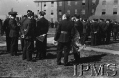 3.05.1943, Seeland, Anglia, Wielka Bytania.
Lotnicze warszaty naprawcze. Mechanicy z polskim godłem.
Fot. NN, Instytut Polski i Muzeum im. gen. Sikorskiego w Londynie
