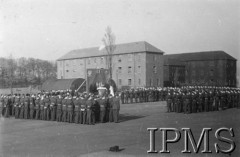 3.05.1943, Seeland, Anglia, Wielka Bytania.
Lotnicze warszaty naprawcze. Nabożeństwo na placu zbiórek.
Fot. NN, Instytut Polski i Muzeum im. gen. Sikorskiego w Londynie

