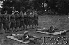 1.05-10.06.1943, Falkirk, Szkocja, Wielka Brytania.
Pierwszy kurs rekrucki dla polskich ochotniczek, które zgłosiły się do Pomocniczej Lotniczej Służbie Kobiet. Zajęcia na strzelnicy.
Fot. NN, Instytut Polski i Muzeum im. gen. Sikorskiego w Londynie