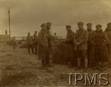 Grudzień 1916, Baranowicze..
Oddział telefoniczny na stacji kolejowej w oczekiwaniu na transport do Warszawy.
Fot. NN, Instytut Polski i Muzeum im. gen. Sikorskiego w Londynie [album 336_Legiony Polskie]