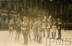 3.05.1923, Warszawa, Polska.
Uroczyste odsłonięcie pomnika księcia Józefa Poniatowskiego na placu Saskim (dłuta Bertla Thorwaldsena). Na pierwszym planie stoi generał Kazimierz Sosnkowski, z tyłu widać żołnierzy w historycznych mundurach z czasów napoleońskich i Księstwa Warszawskiego.
Fot. NN, Instytut Polski i Muzeum im. gen. Sikorskiego w Londynie [album 336_Legiony Polskie]