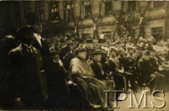 3.05.1923, Warszawa, Polska.
Uroczyste odsłonięcie pomnika księcia Józefa Poniatowskiego na placu Saskim (dłuta Bertla Thorwaldsena). W uroczystości wziął udział m.in. kardynał Aleksander Kakowski (siedzi 2. od lewej)
Fot. NN, Instytut Polski i Muzeum im. gen. Sikorskiego w Londynie [album 336_Legiony Polskie]