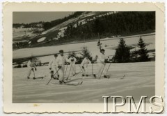 1935, Krynica, Polska.
Pluton narciarski 5 Batalionu Telegraficznego.
Fot. NN, Instytut Polski i Muzeum im. gen. Sikorskiego w Londynie [album 336_Legiony Polskie]