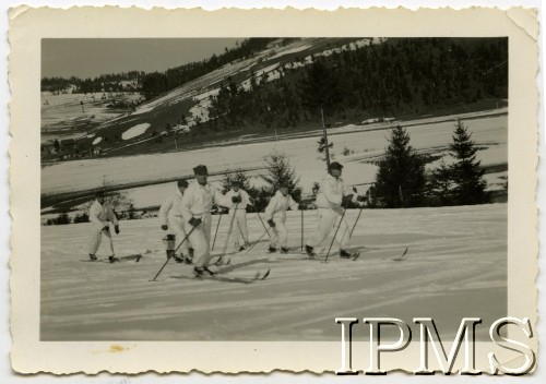 1935, Krynica, Polska.
Pluton narciarski 5 Batalionu Telegraficznego.
Fot. NN, Instytut Polski i Muzeum im. gen. Sikorskiego w Londynie [album 336_Legiony Polskie]