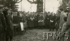 1934, Nowe Święciany, Polska.
Obchody 10-lecia Korpusu Ochrony Pogranicza w Batalionie KOP „Nowe Święciany”.  Przemówienie starosty święciańskiego Stanisława Dworaka.
Fot. NN, Instytut Polski i Muzeum im. gen. Sikorskiego w Londynie [Album B14 - KOP 1933-1934]