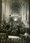 25.09.1929, Wilno, Polska.
Nabożeństwo żałobne w kościele akademickim św. Jana przy prochach Joachima Lelewela. W mszy uczestniczy m.in. prezydent RP Ignacy Mościcki oraz wojewoda wileński Władysław Raczkiewicz.
Fot. NN, Instytut Polski i Muzeum im. gen. Sikorskiego w Londynie [B27 - Album pamiątkowy obchodów 350-lecia Uniwersytetu Stefana Batorego w Wilnie przekazany IMPS przez Irenę Hryniewicz zgodnie z wolą męża mjr Leona Hrynkiewicza (album był ofiarowany jego siostrze)]