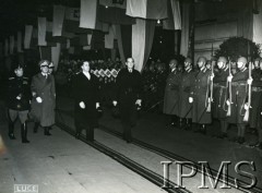 6-10.03.1938, Rzym, Włochy.
Wizyta ministra spraw zagranicznych Józefa Becka we Włoszech. Na zdjęciu (od prawej) Józef Beck i  minister spraw zagranicznych Włoch Galeazzo Ciano przechodzą obok kompanii reprezentacyjnej Włoch.
Fot. Instytut Polski im. Gen. Sikorskiego w Londynie [album B 26 - Instituto Nazionale Luce, Roma. Ilsoggiorno Romano di S.E. Beck ministro degli affari esteri di Polonia . Omaggio del Marchese G. Paulucci di Calboli Barone Presidente dell'Instituto Nazionale LUCE]
