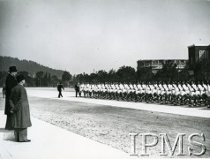 6-10.03.1938, Rzym, Włochy.
Wizyta ministra spraw zagranicznych Józefa Becka we Włoszech. Minister ogląda przemarsz kompanii reprezentacyjnej.
Fot. Instytut Polski im. Gen. Sikorskiego w Londynie [album B 26 - Instituto Nazionale Luce, Roma. Ilsoggiorno Romano di S.E. Beck ministro degli affari esteri di Polonia . Omaggio del Marchese G. Paulucci di Calboli Barone Presidente dell'Instituto Nazionale LUCE]
