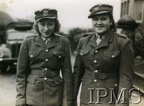 1942-1946, prawdopodobnie Szkocja, Wielka Brytania.
Żołnierki Pomocniczej Wojskowej Służby Kobiet.
Fot. Planet News [10498, A/W PSWK 63], Instytut Polski i Muzeum im. gen. Sikorskiego w Londynie. [szuflada 30 - PWSK]