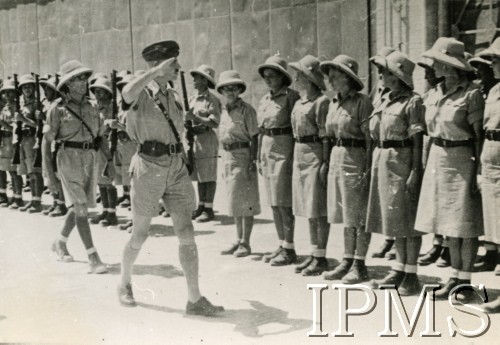 Maj 1942, Teheran, Iran.
Wizyta generała Władysława Andersa w obozie wojskowym.
Fot. NN, Instytut Polski i Muzeum im. gen. Sikorskiego w Londynie [sygn. 32056, szuflada 30 - PWSK]