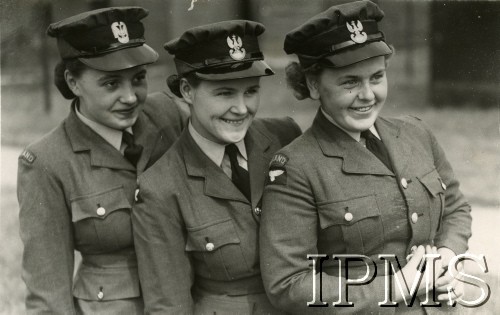 1943, Redcar, Anglia, Wielka Brytania.
Trzy ochotniczki Pomocniczej Lotniczej Służby Kobiet. 
Fot. Keystone, Instytut Polski i Muzeum im. gen. Sikorskiego w Londynie. [szuflada 30 - PWSK]