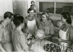 1942, Teheran, Iran.
Obozowa kuchnia.
Fot. NN, Instytut Polski i Muzeum im. gen. Sikorskiego w Londynie [Sygn. 7671, szuflada 30 - PWSK]