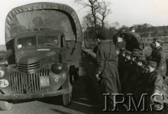 16.02.1943, Szkocja, Wielka Brytania.
Kurs kierowczyń samochodowych Pomocniczej Wojskowej Służby Kobiet.
Fot. NN, Instytut Polski i Muzeum im. gen. Sikorskiego w Londynie [Sygn. 33161, szuflada 30 - PWSK]