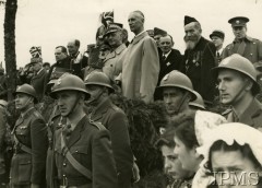 3.05.1940, Nancy (okolice), Francja.
1 Dywizja Grenadierów Wojska Polskiego we Francji - obchody święta 3 Maja odbywające się przy szosie Autreville-Martigny. Na trybunie stoją gen. Władysław Sikorski i prezydent Władysław Raczkiewicz. Za prezydentem ambasadorowie: Howard Kennard i Leon Noel oraz pułkownik Petherick.
Fot. NN, Instytut Polski i Muzeum im. gen. Sikorskiego w Londynie