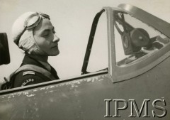 12.02.1943, Wielka Brytania.
Polskie lotniczki transportowe, Stanisława Wojtulanis w kabinie Spitfire'a.
Fot. NN, Instytut Polski i Muzeum im. gen. Sikorskiego w Londynie [sygn. 8833]