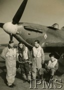 1940-1941, Wielka Brytania.
Lotnicy 306 Dywizjonu Myśliwskiego, od lewej: kpt. Władysław Nowak, sierż. Jan Śmigielski, sierż. Otto Pudrycki (zginął 5.12.1941), sierż. Leon Kosmowski (zginął 31.12.1942).
Fot. NN, Instytut Polski i Muzeum im. gen. Sikorskiego w Londynie [sygn. 4713]