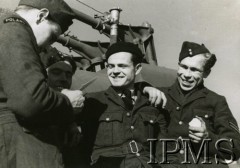1940-1941, Wielka Brytania.
Mechanicy 303 Dywizjonu Myśliwskiego.
Fot. NN, Instytut Polski i Muzeum im. gen. Sikorskiego w Londynie [sygn. 7962]