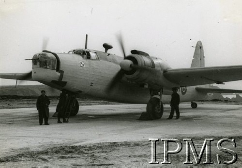 1943, Wielka Brytania.
Lotnictwo Obrony Wybrzeża, bombowiec Wellington na lotnisku.
Fot. NN, Instytut Polski i Muzeum im. gen. Sikorskiego w Londynie [sygn. 14314]