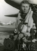 1943, Wielka Brytania.
Lotnictwo Obrony Wybrzeża, strzelec pokładowy F/sgt Stanisław Malczyk po powrocie z lotu. 
Fot. NN, Instytut Polski i Muzeum im. gen. Sikorskiego w Londynie [sygn. 14247]